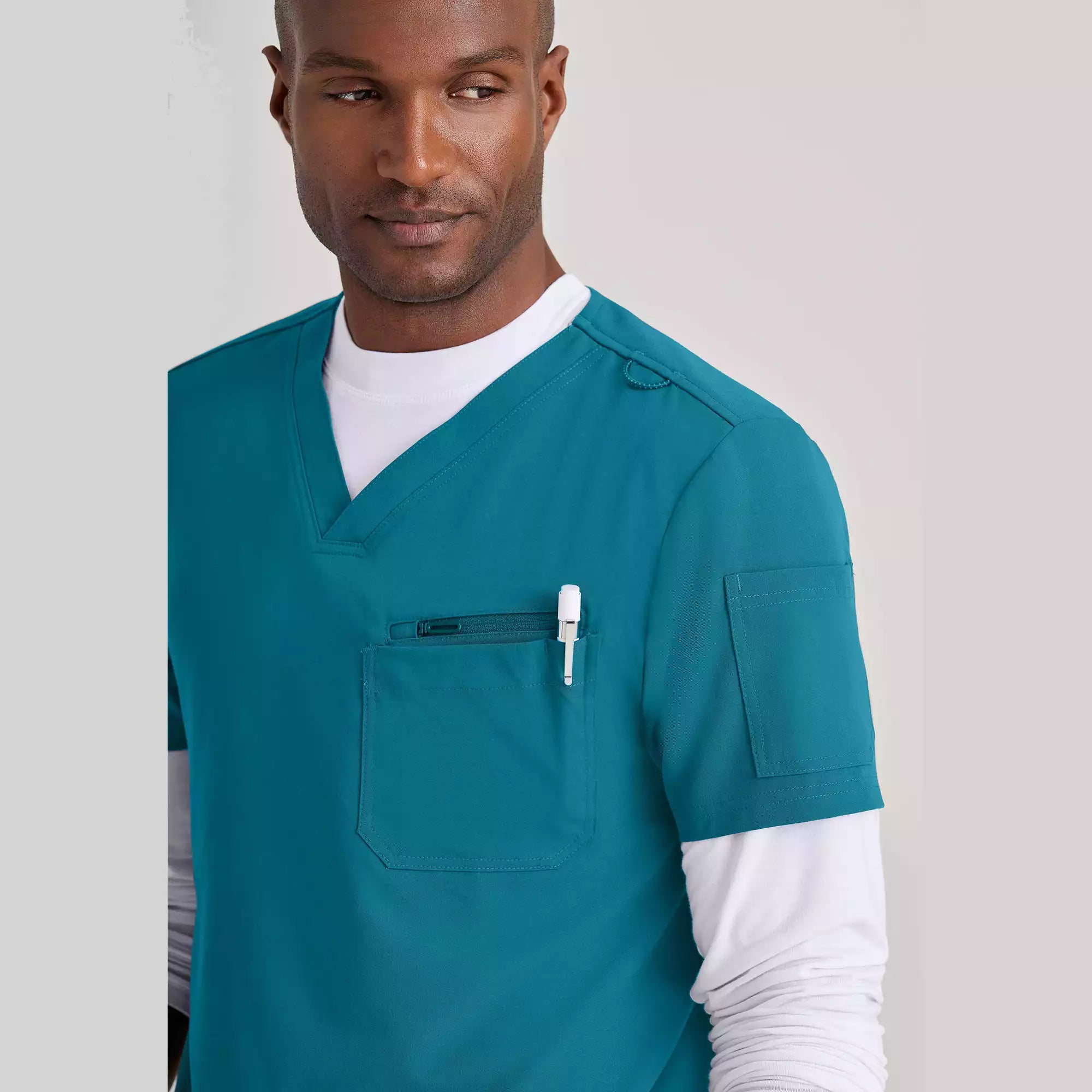 Barco Unify Men's 3 Pocket V-neck Top | BUT153