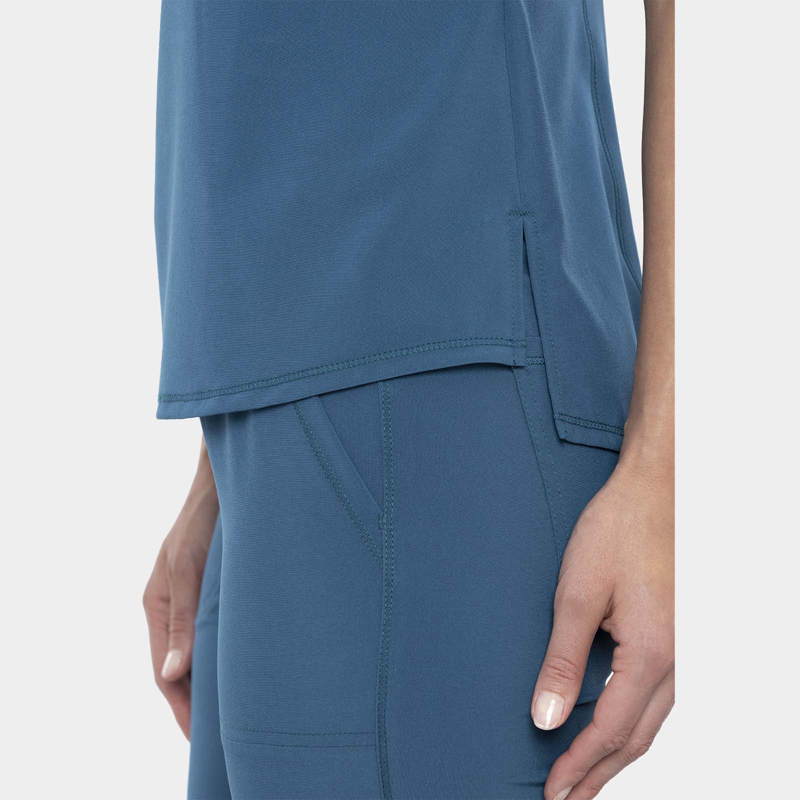 Tuckable V-Neck Top | CKA690