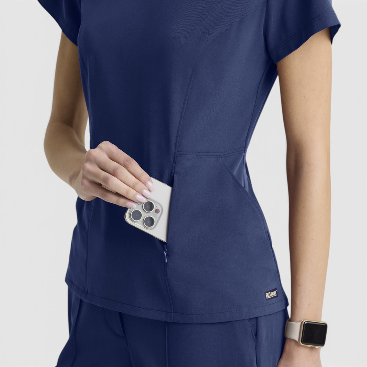 Spring 3-Pocket Classic V-Neck Back Waist Detail Top | GRGT309