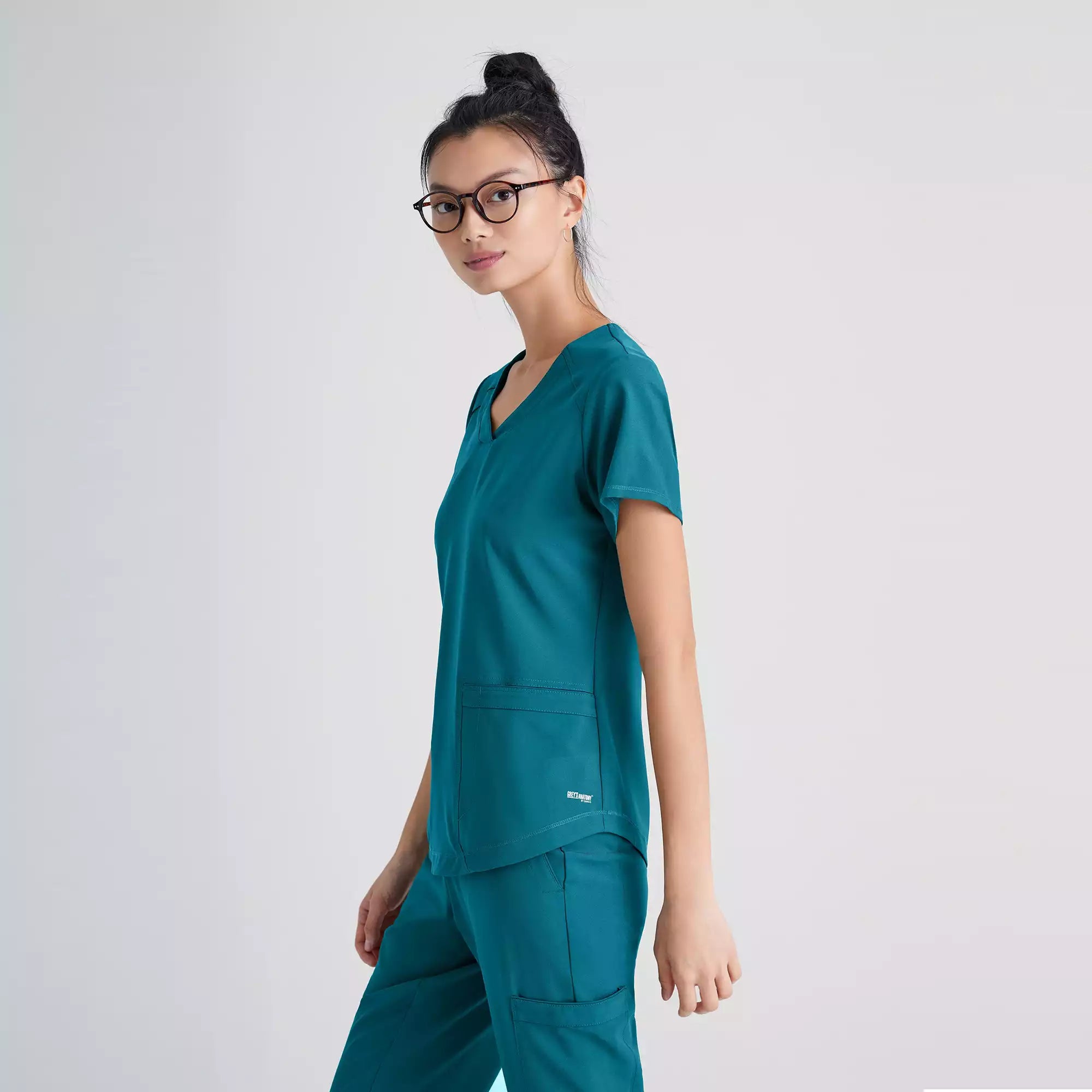 Grey's Anatomy Evolve 2 Pocket Piped V-Neck Top | GSST180
