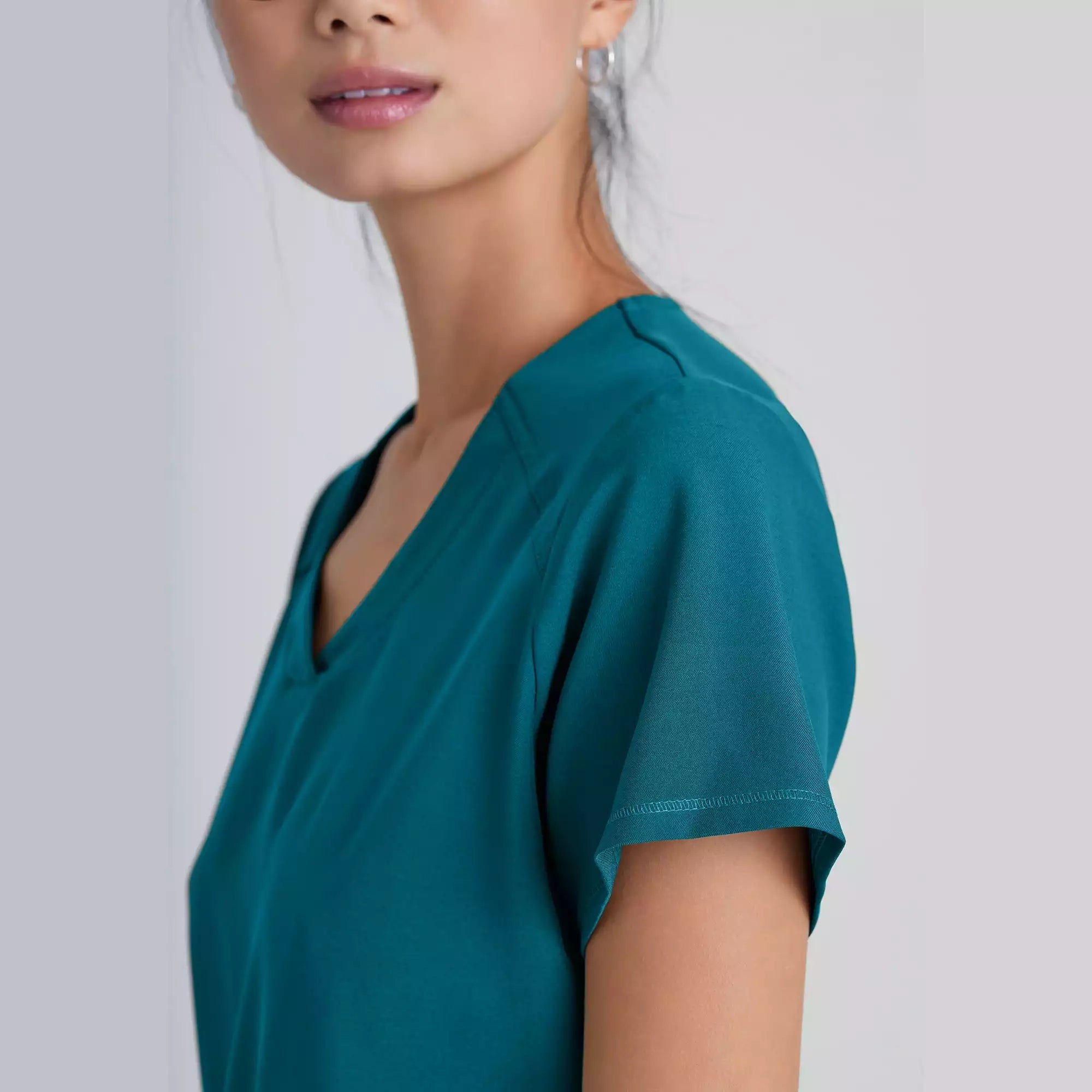 Grey's Anatomy Evolve 2 Pocket Piped V-Neck Top | GSST180