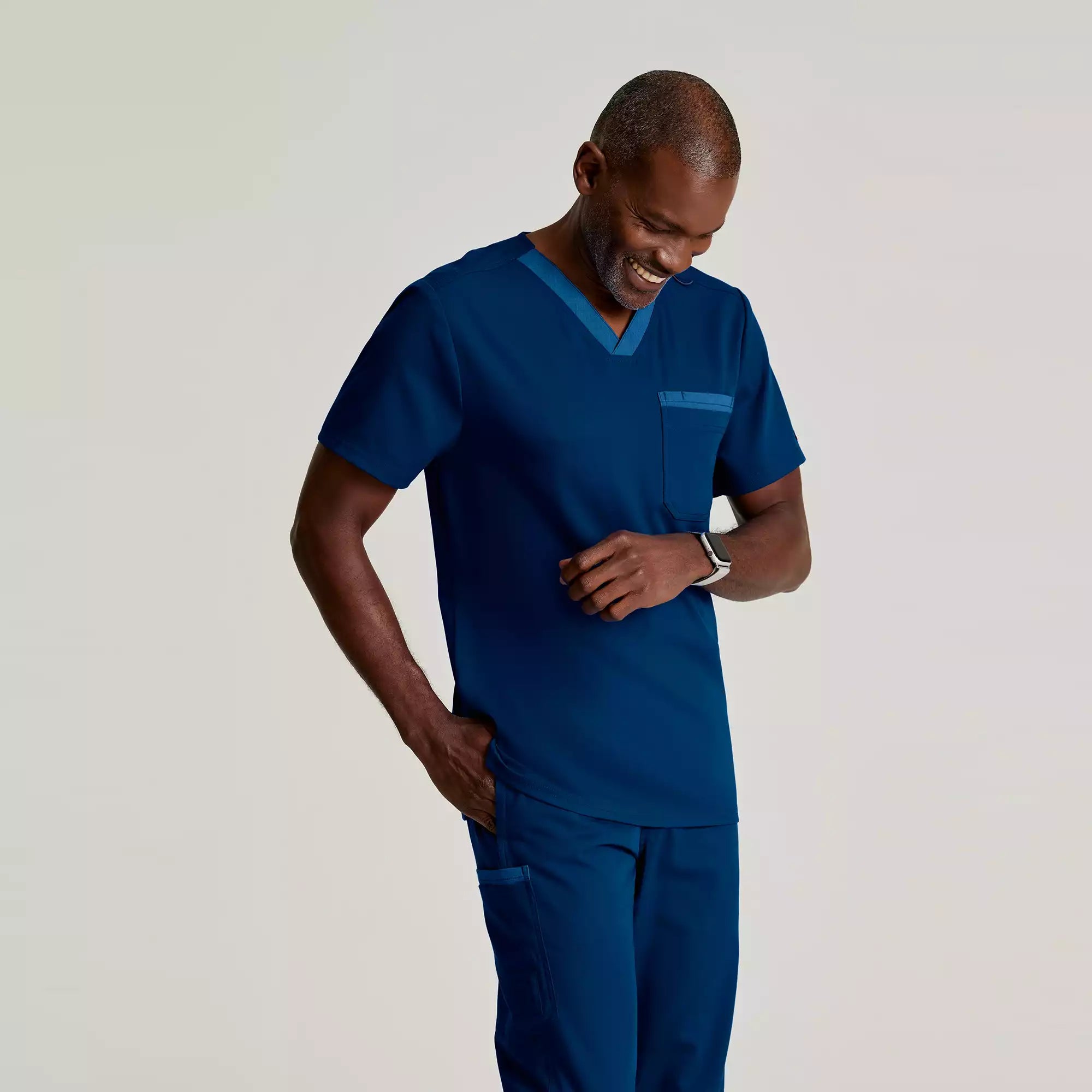 Grey's Anatomy Spandex Stretch Men's 2 Pocket Two-Toned V-neck Top | GRST204