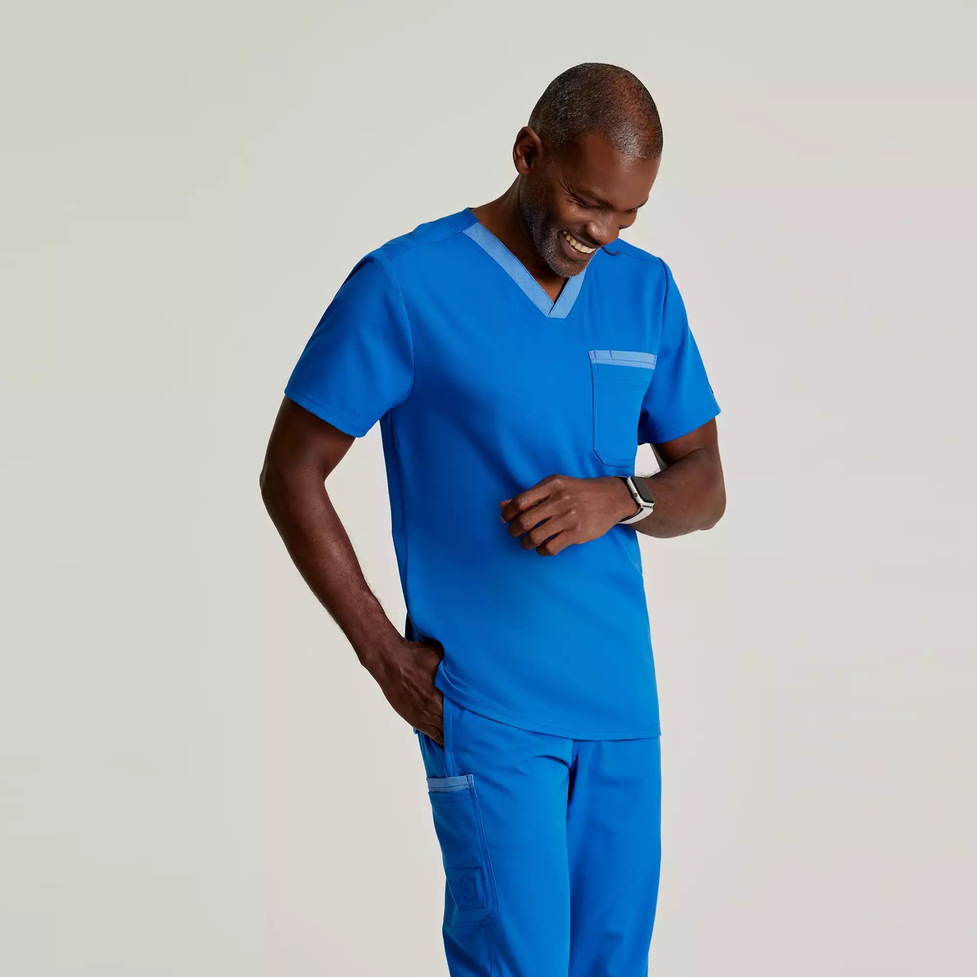 Grey's Anatomy Spandex Stretch Men's 2 Pocket Two-Toned V-neck Top | GRST204