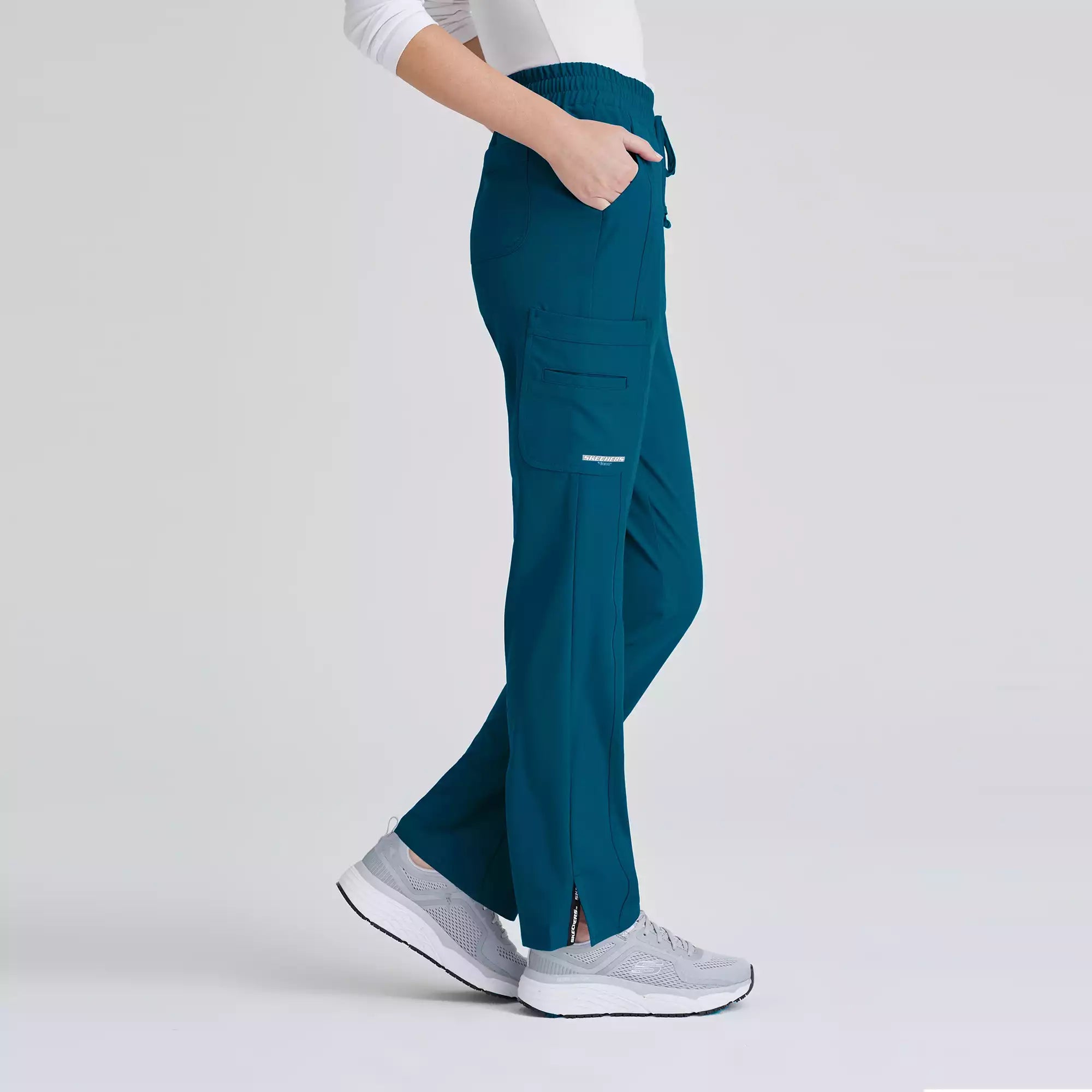 Skechers Women's 6 Pocket Elastic Waist Tapered Pant |  SKP623
