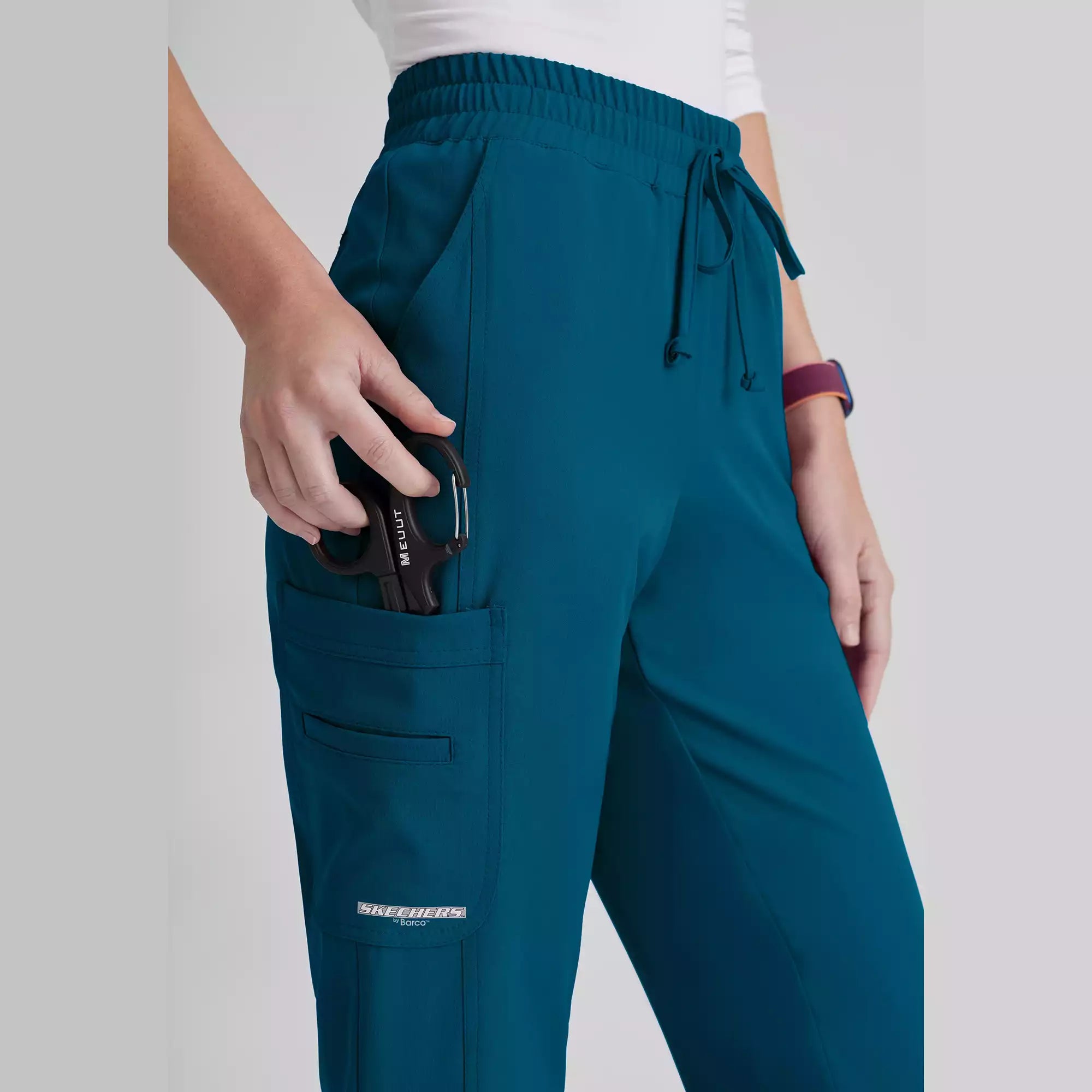 Skechers Women's 6 Pocket Elastic Waist Tapered Pant |  SKP623
