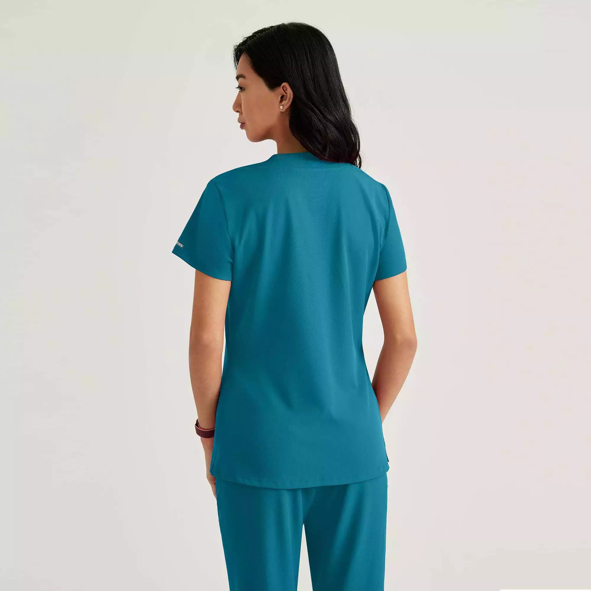 Skechers Women's Single Pocket V-Neck Tuck In Top | SKT147
