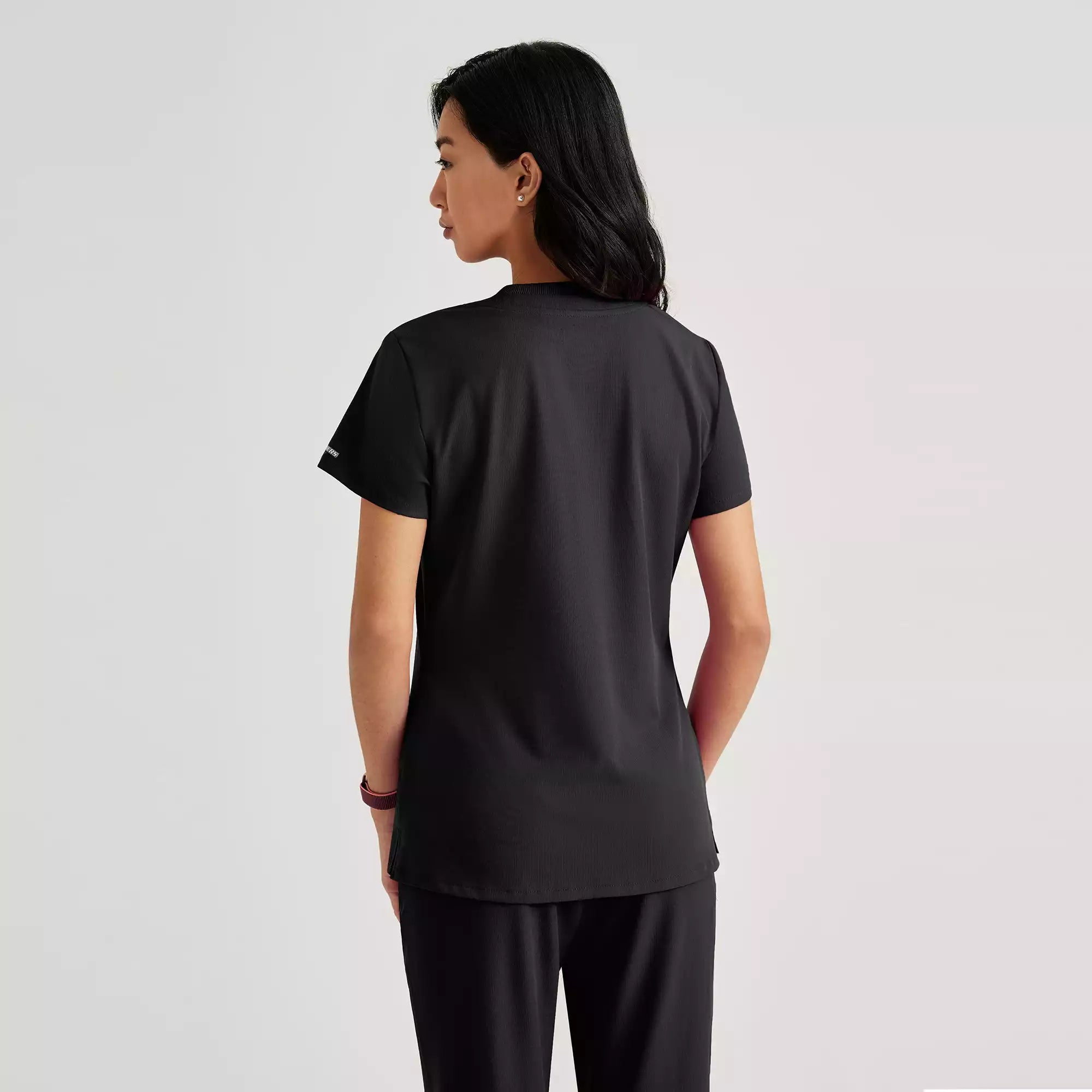 Skechers Women's Single Pocket V-Neck Tuck In Top | SKT147