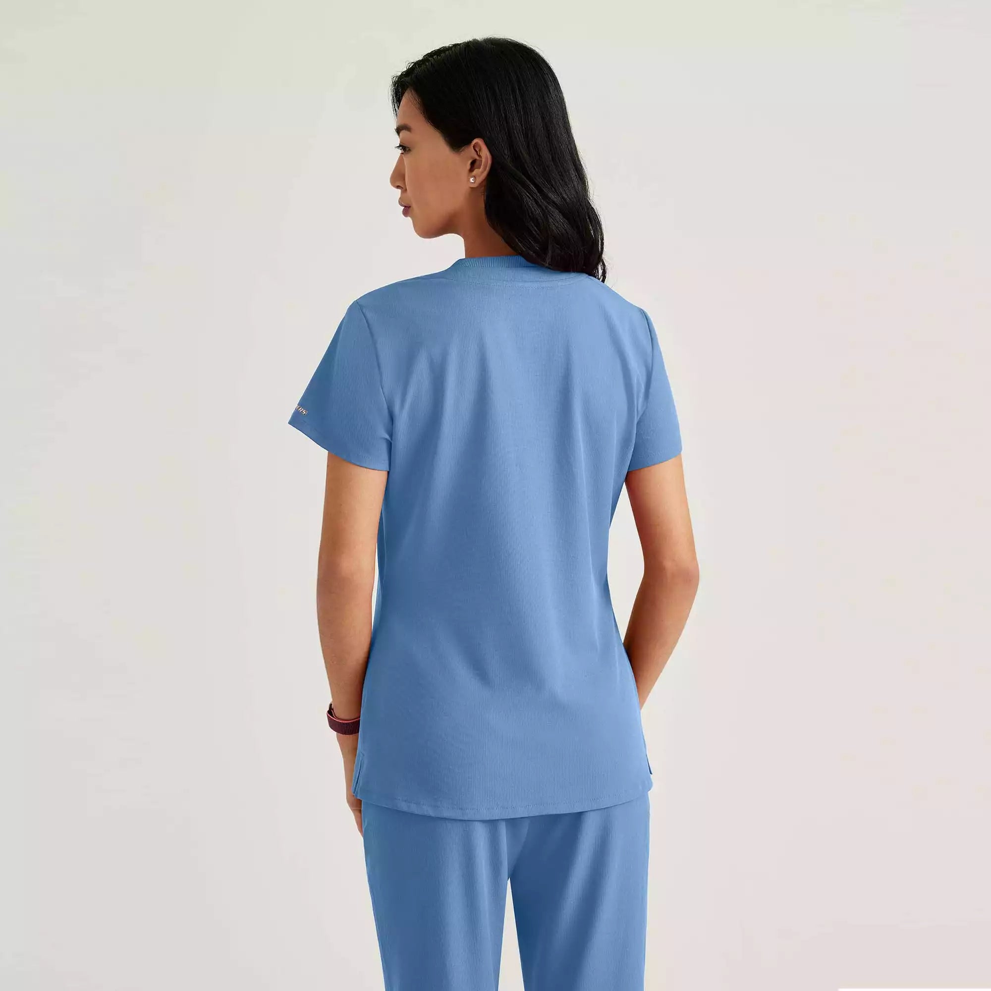 Skechers Women's Single Pocket V-Neck Tuck In Top | SKT147