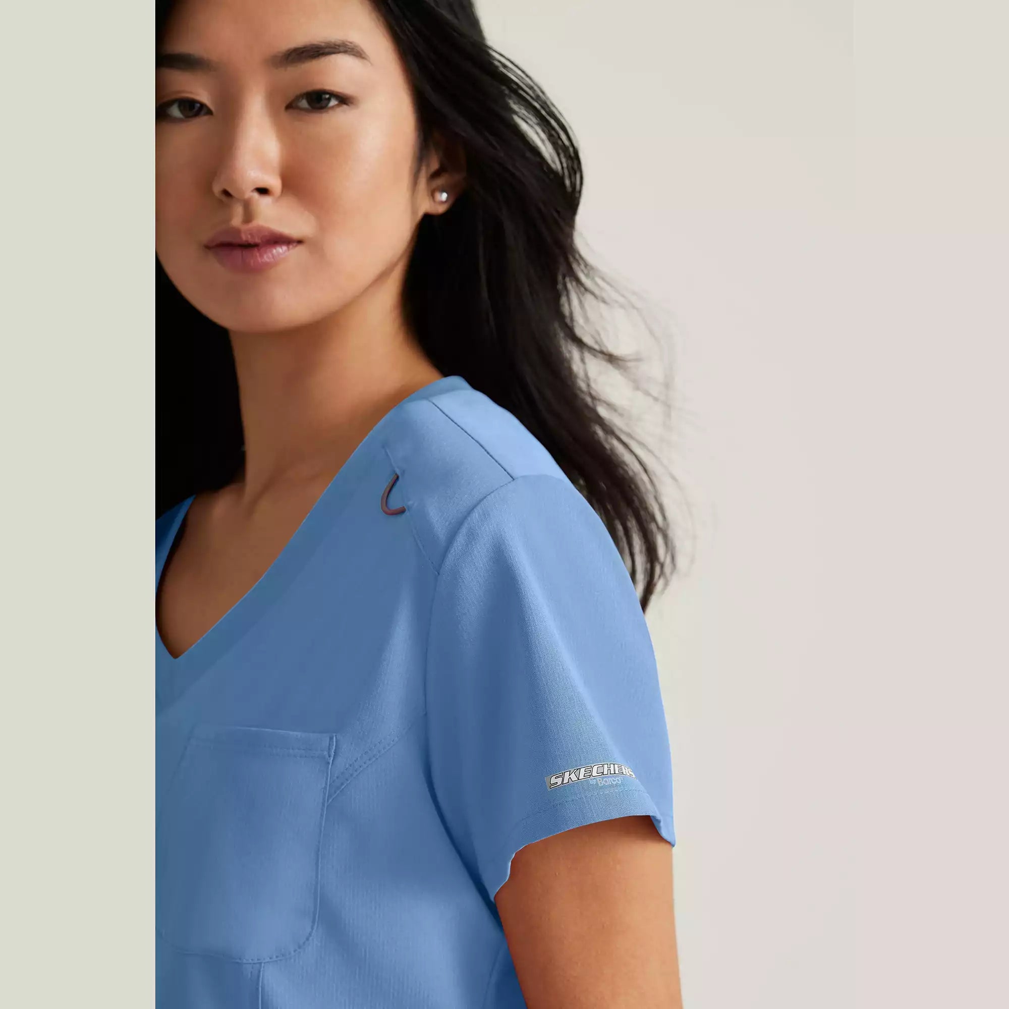 Skechers Women's Single Pocket V-Neck Tuck In Top | SKT147