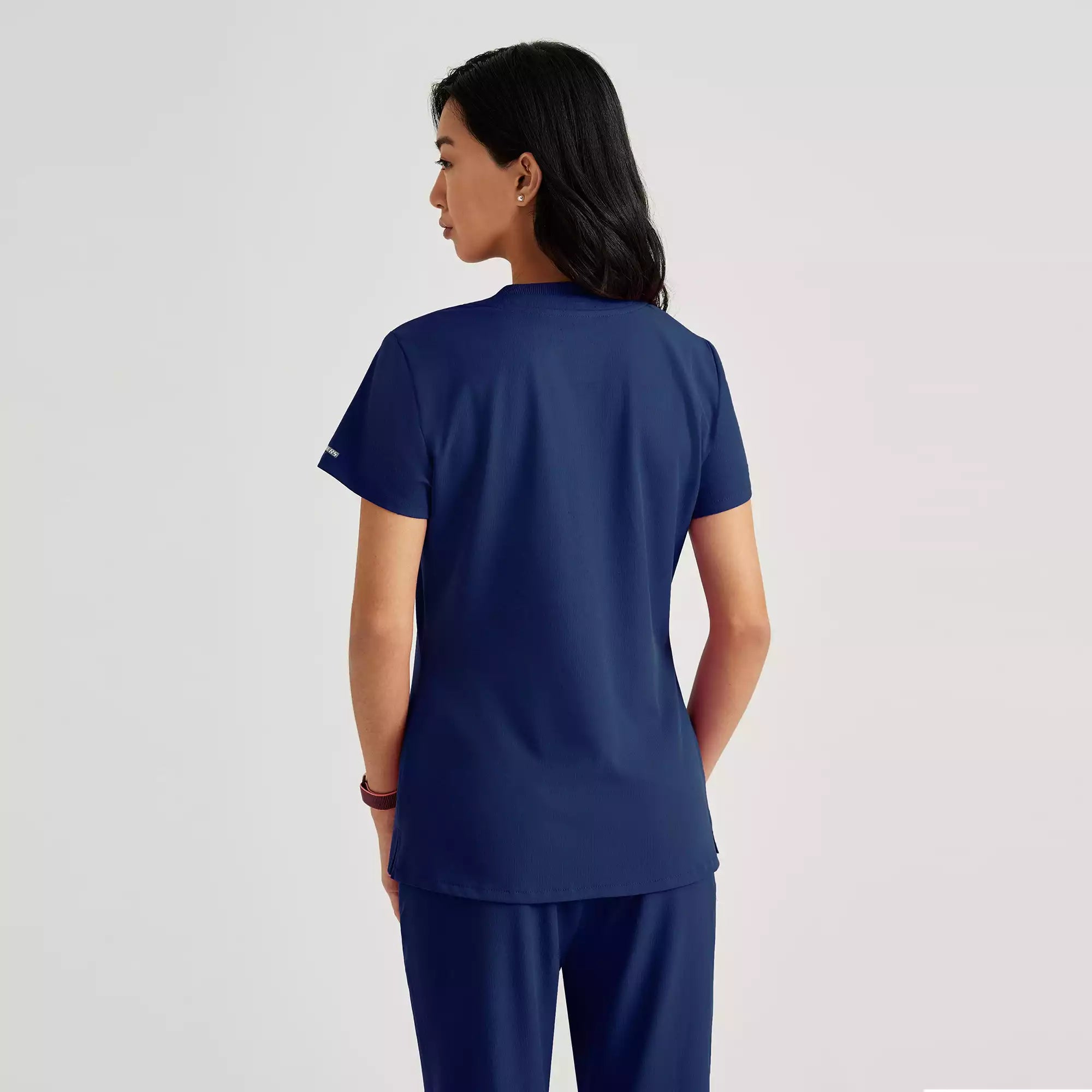 Skechers Women's Single Pocket V-Neck Tuck In Top | SKT147