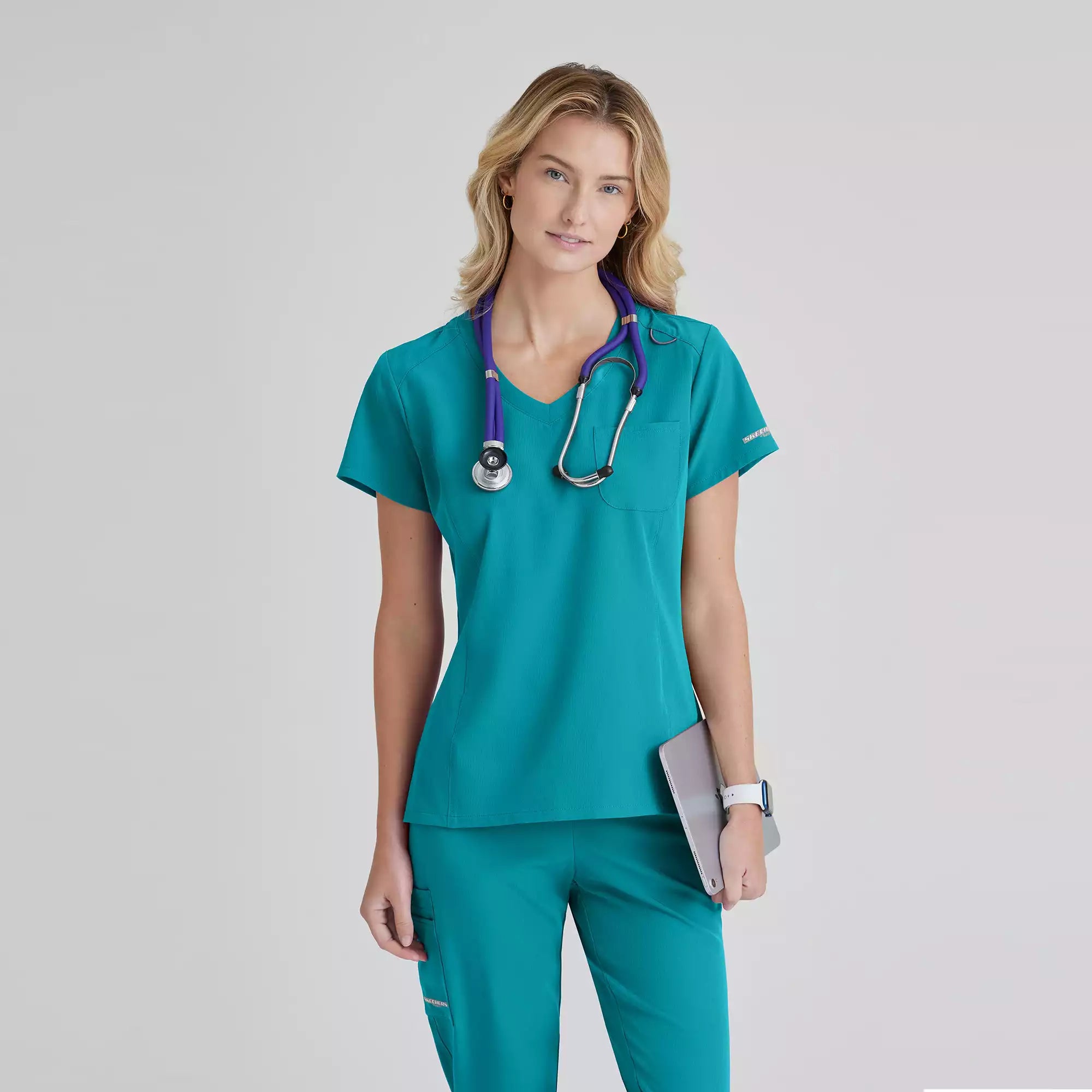 Skechers Women's Single Pocket V-Neck Tuck In Top | SKT147