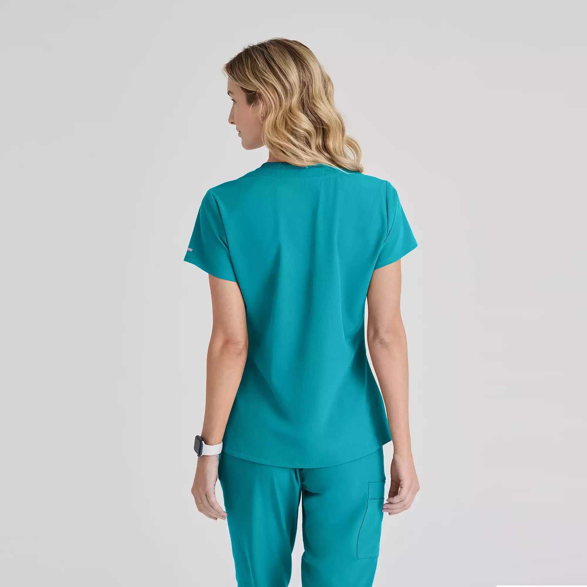 Skechers Women's Single Pocket V-Neck Tuck In Top | SKT147