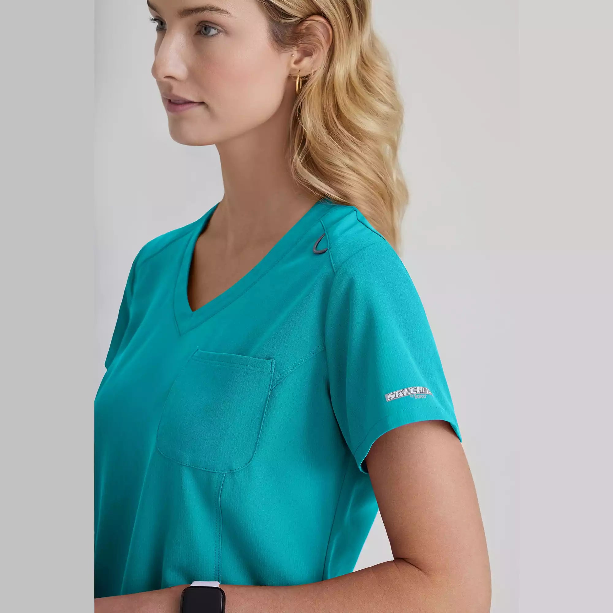 Skechers Women's Single Pocket V-Neck Tuck In Top | SKT147