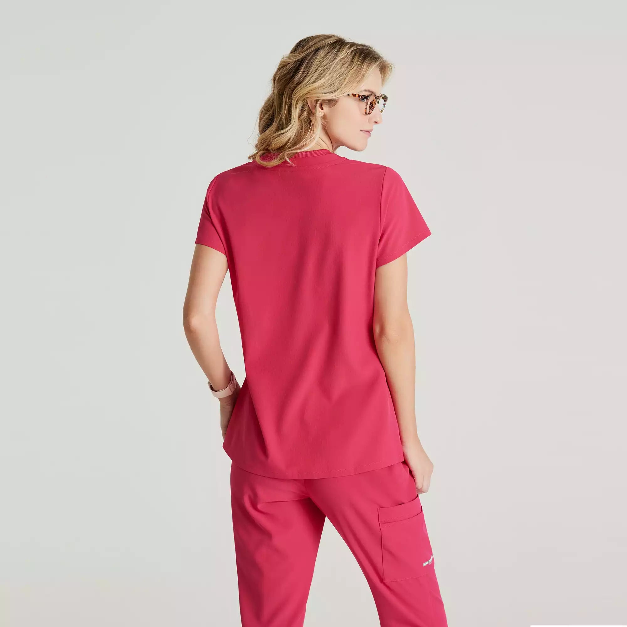 Skechers Women's Single Pocket V-Neck Tuck In Top | SKT147