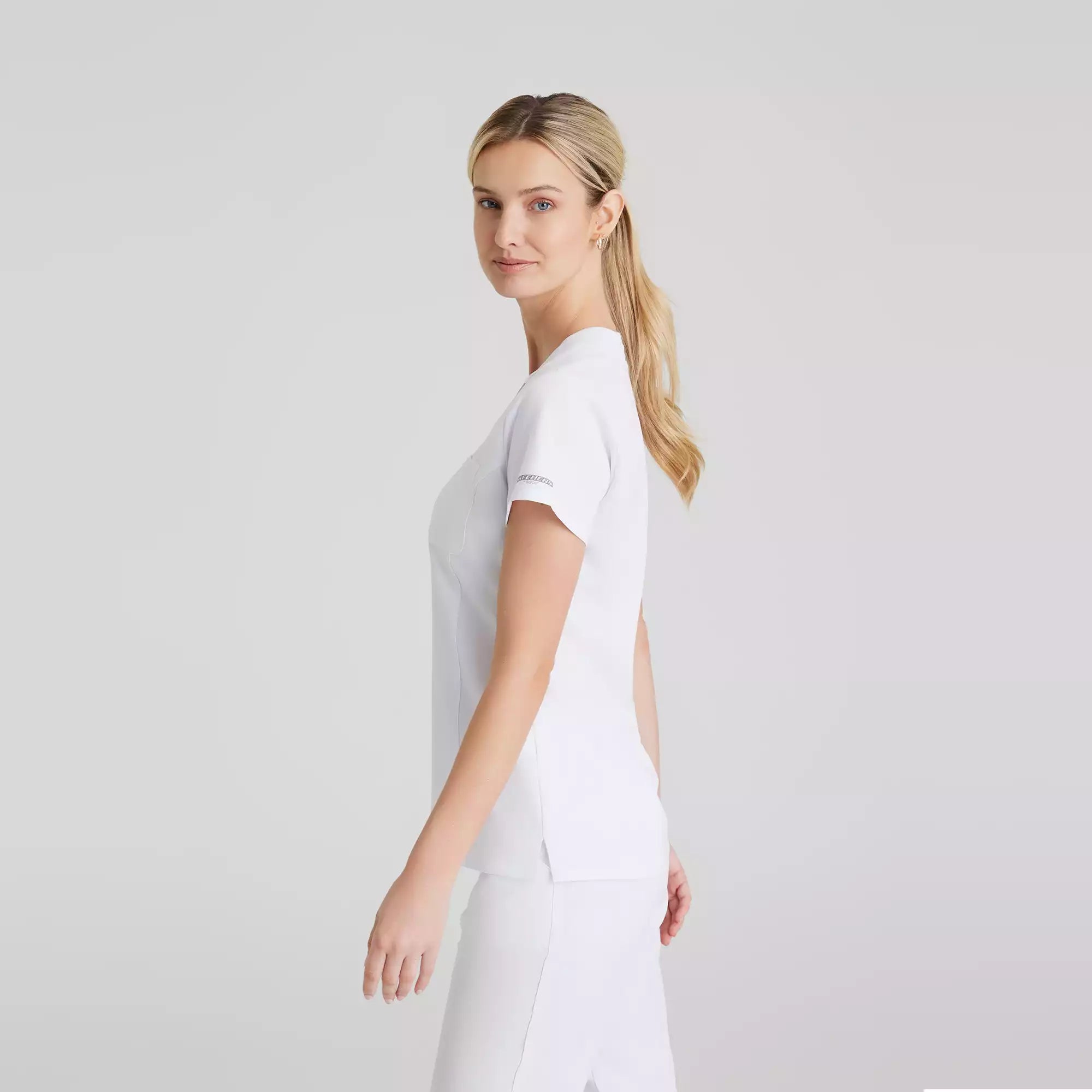 Skechers Women's Single Pocket V-Neck Tuck In Top | SKT147