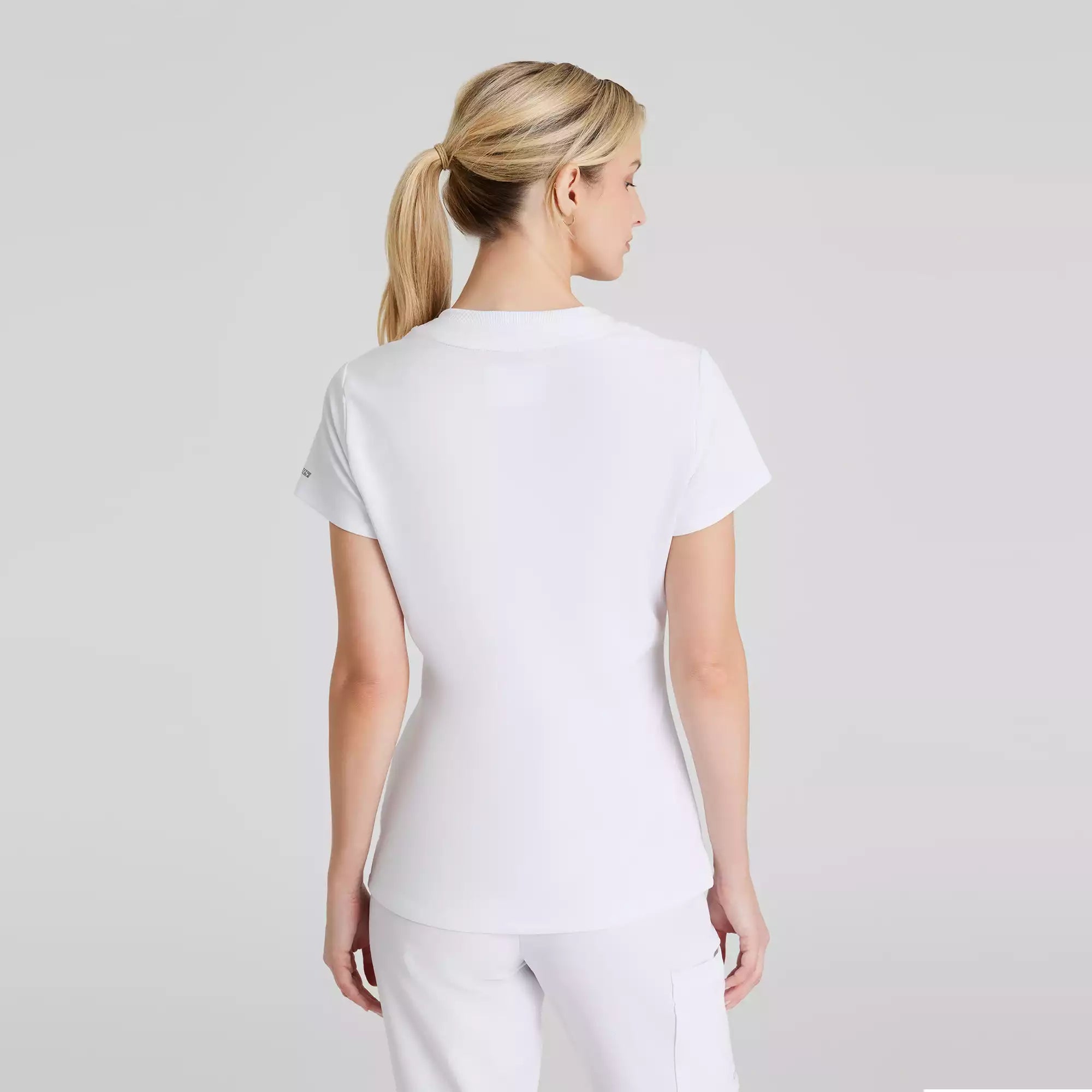 Skechers Women's Single Pocket V-Neck Tuck In Top | SKT147