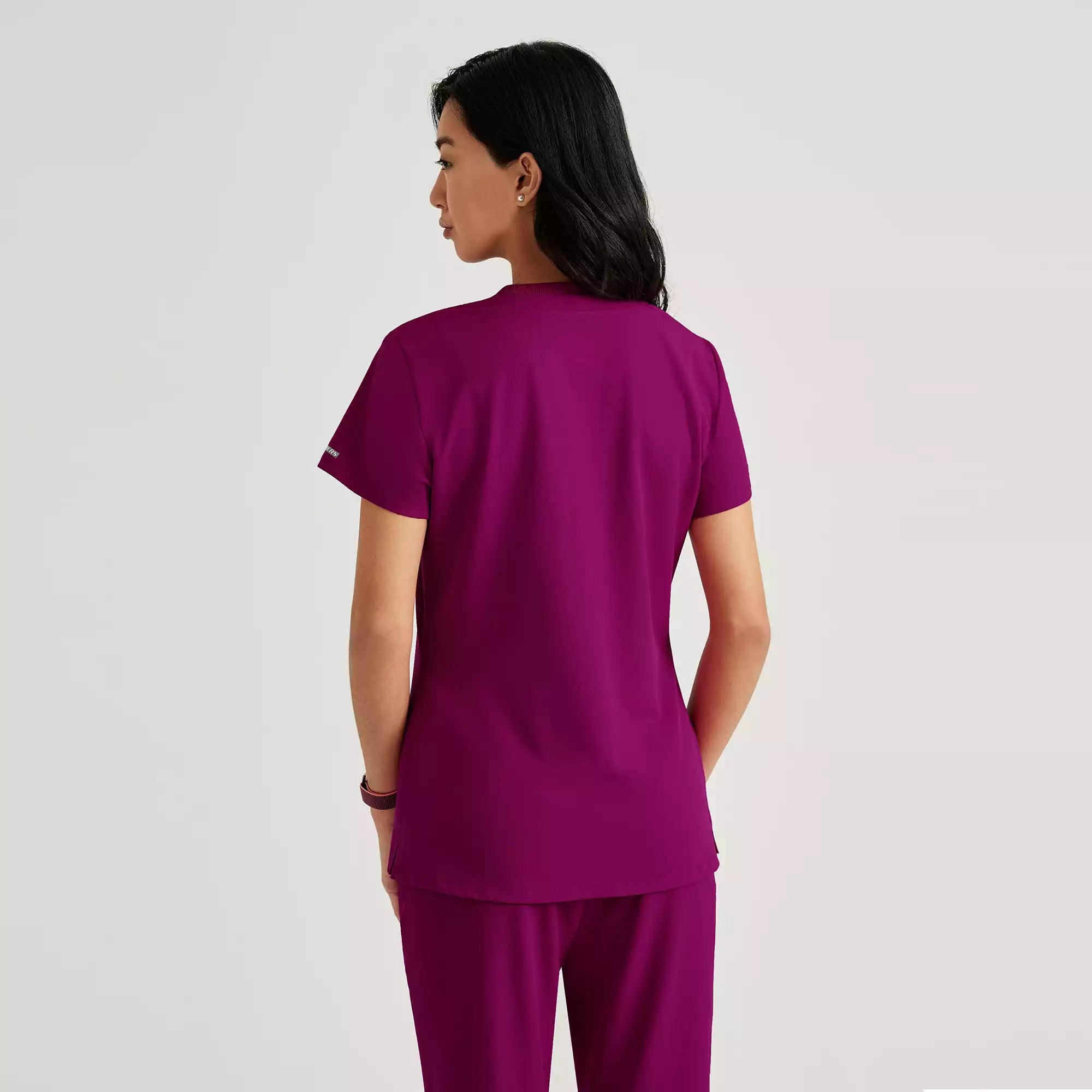 Skechers Women's Single Pocket V-Neck Tuck In Top | SKT147