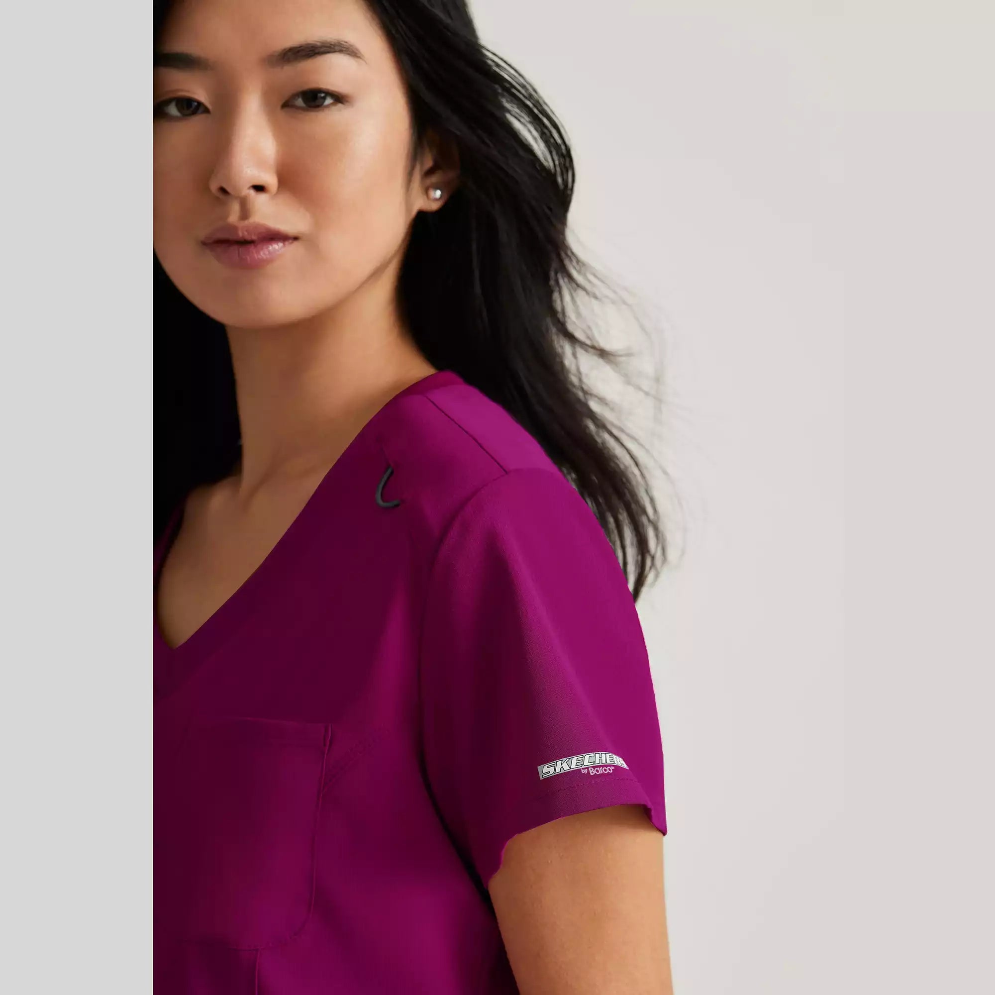 Skechers Women's Single Pocket V-Neck Tuck In Top | SKT147
