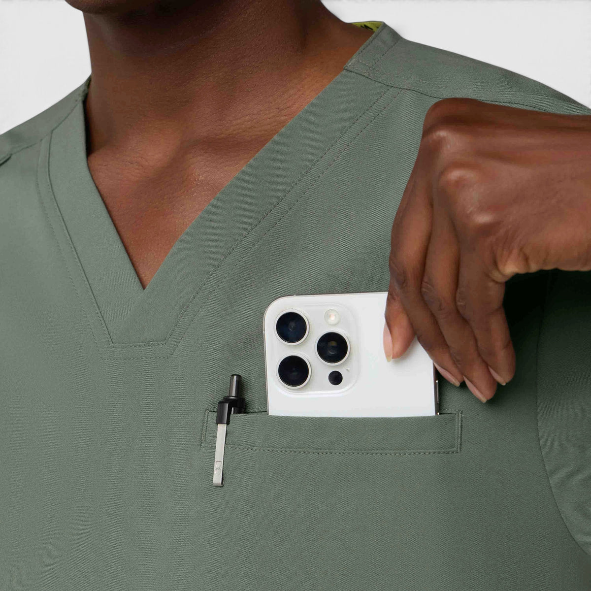 Men's 3 Pocket Scrub Top | T171