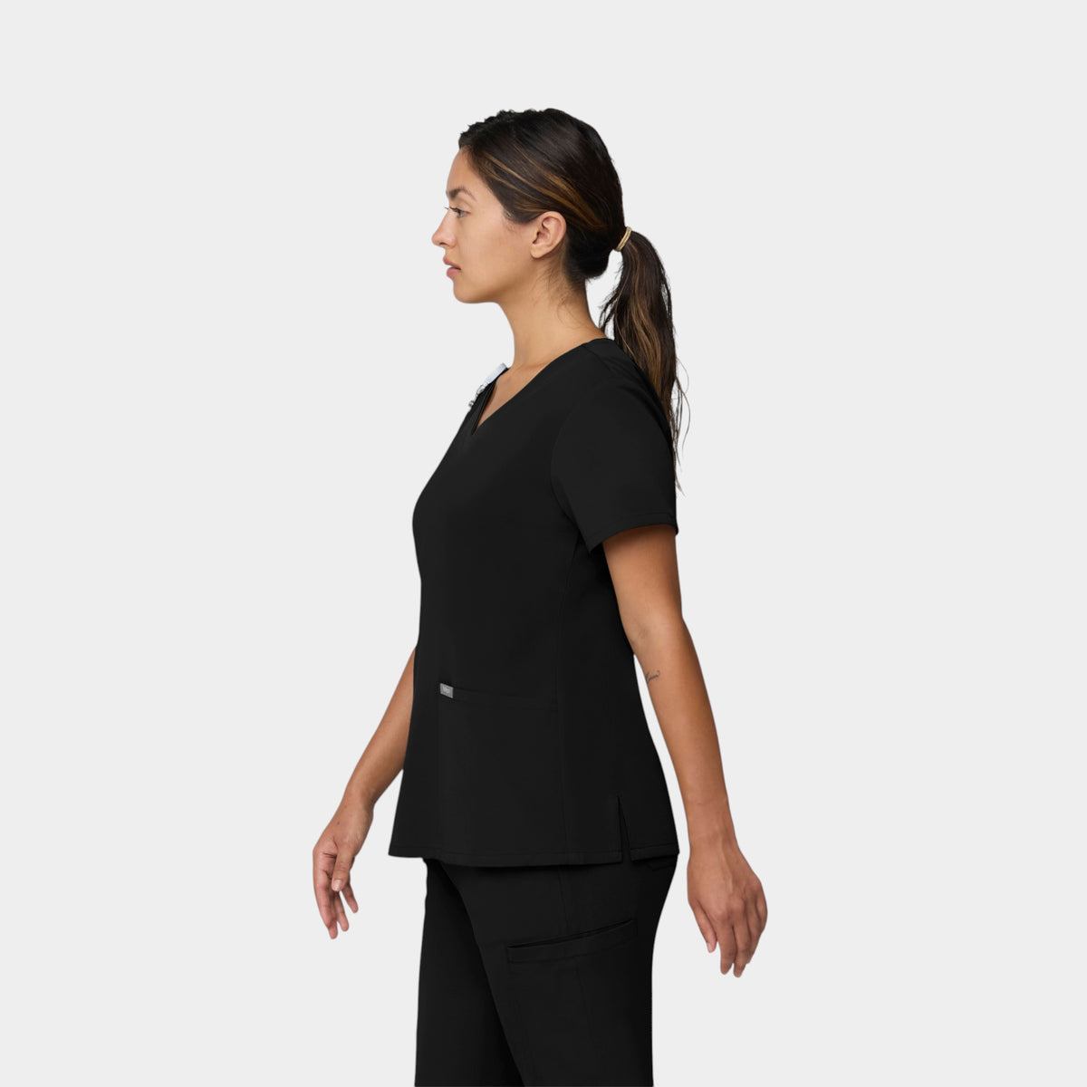 Curved V-Neck 2 Pocket Top | T101