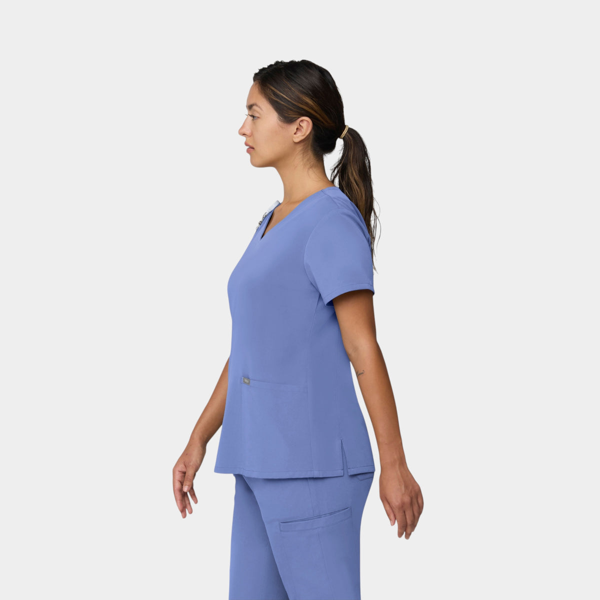 Curved V-Neck 2 Pocket Top | T101