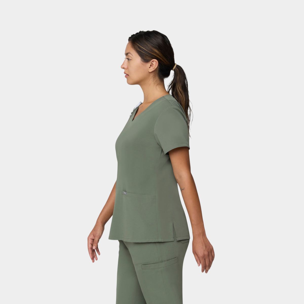 Curved V-Neck 2 Pocket Top | T101