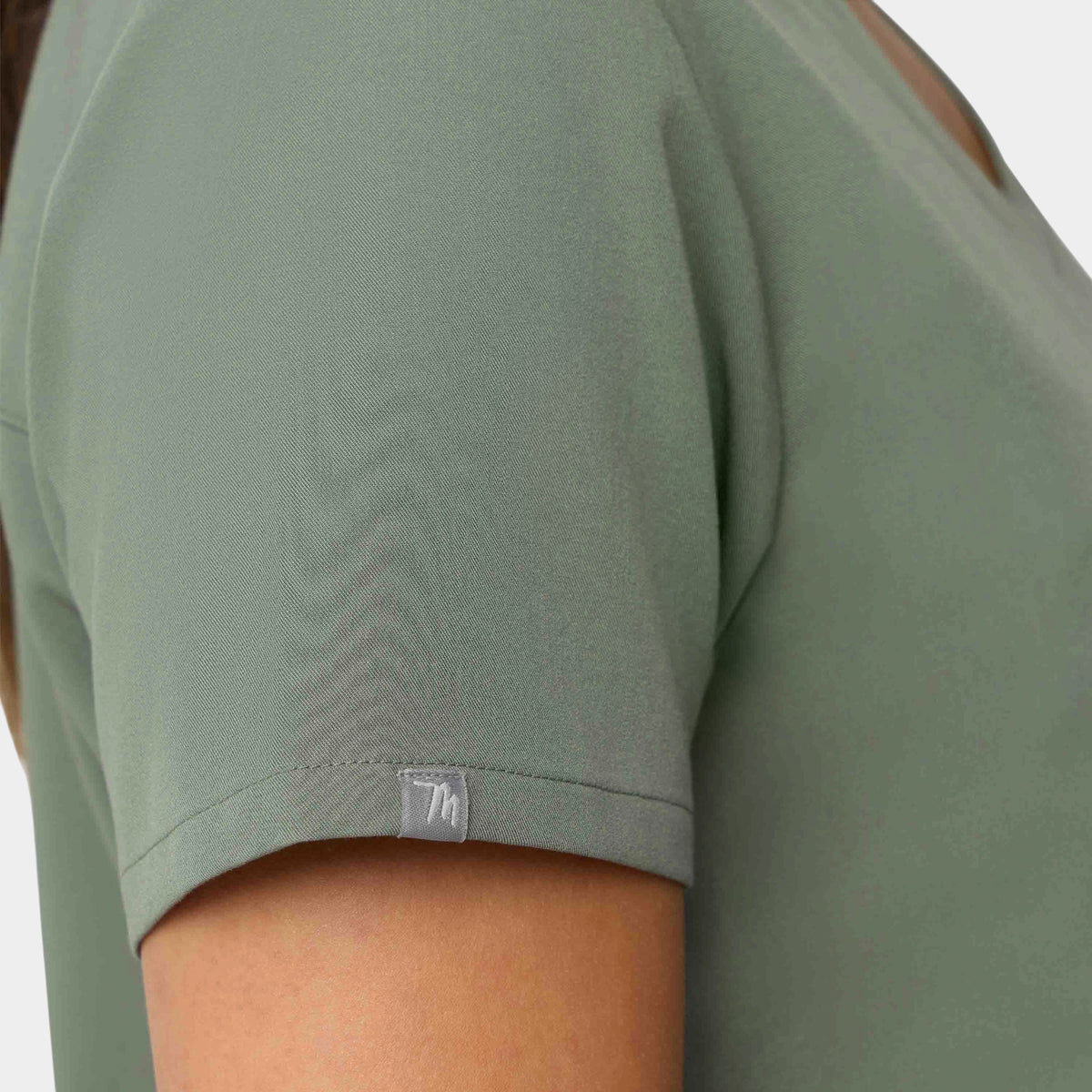 Curved V-Neck 2 Pocket Top | T101