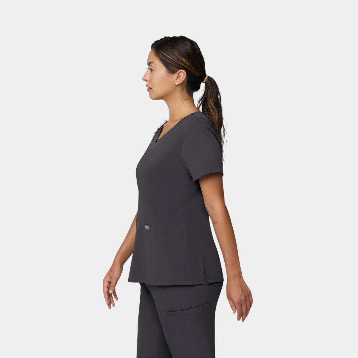 Curved V-Neck 2 Pocket Top | T101