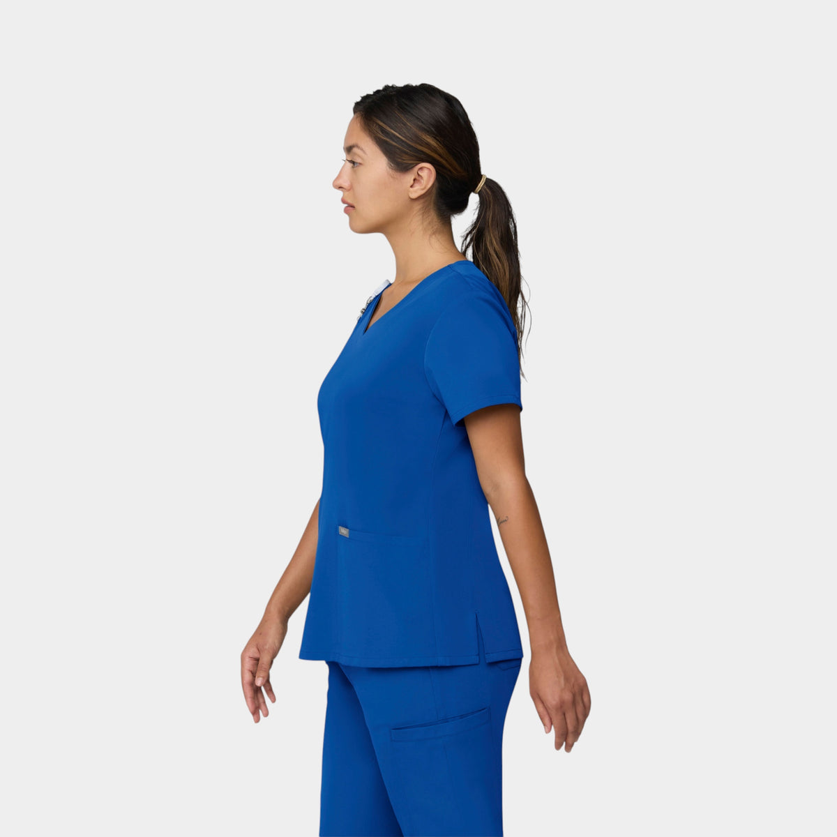 Curved V-Neck 2 Pocket Top | T101