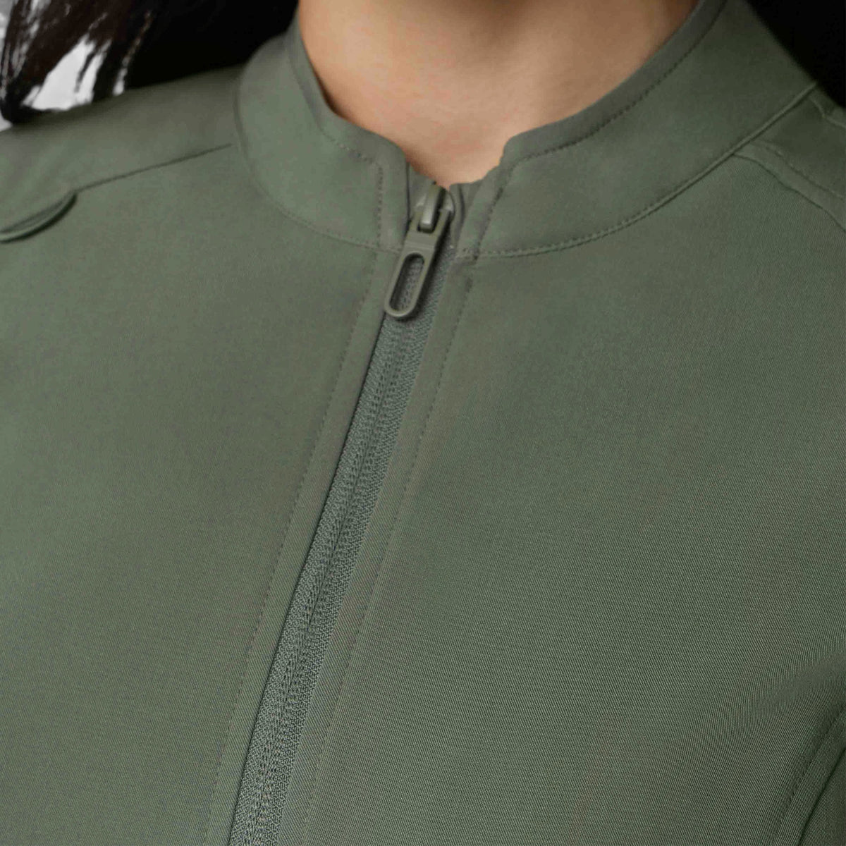 Women's 2-Pocket Zip Jacket with Shirttail Hem | T301